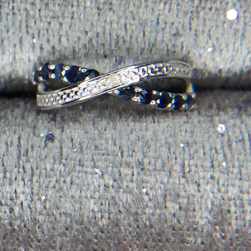 Natural Saphire and Diamond ring